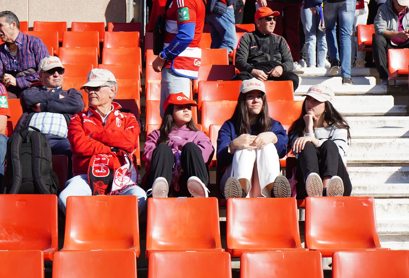 Encuéntrate en la grada de Los Cármenes en el Granada - Las Palmas