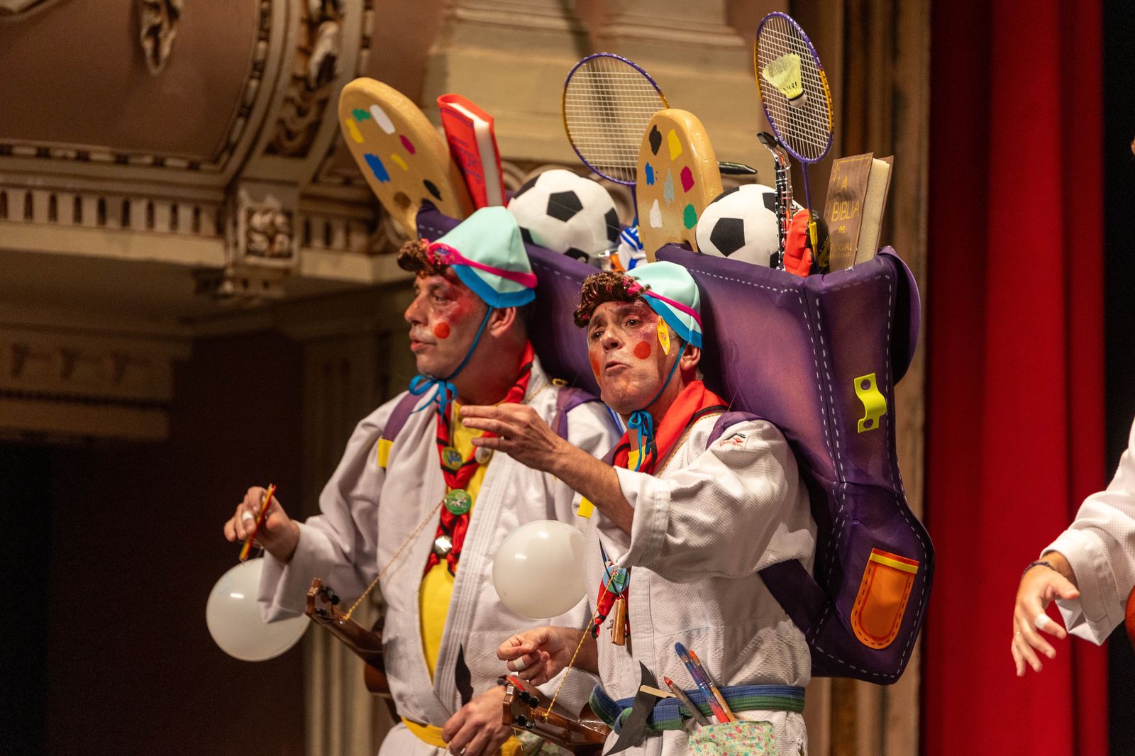 Imágenes de la actuación de la murga de Ayamonte "Ni Messi, ni Picasso, papá harme caso" en el Carnaval Colombino