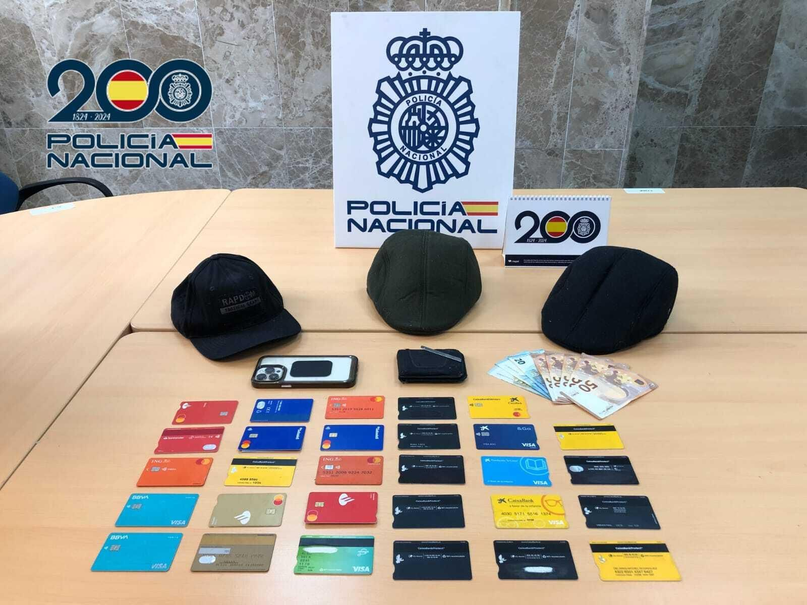 Las tarjetas requisadas por la Policía Nacional.
