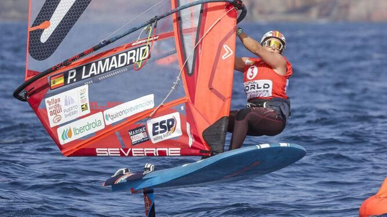Pilar Lamadrid, en una de las regatas del día en Lanzarote.