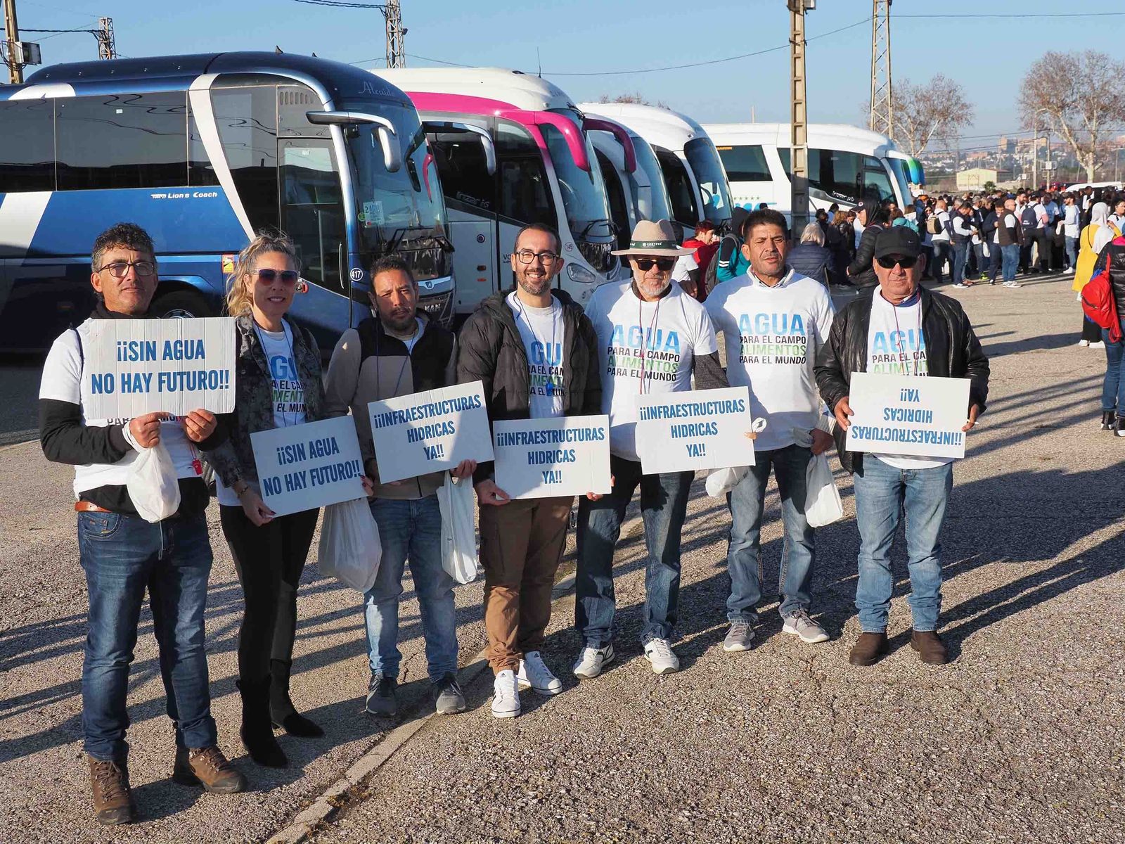 Las mejores imágenes de la manifestación de los agricultores de Huelva en Sevilla