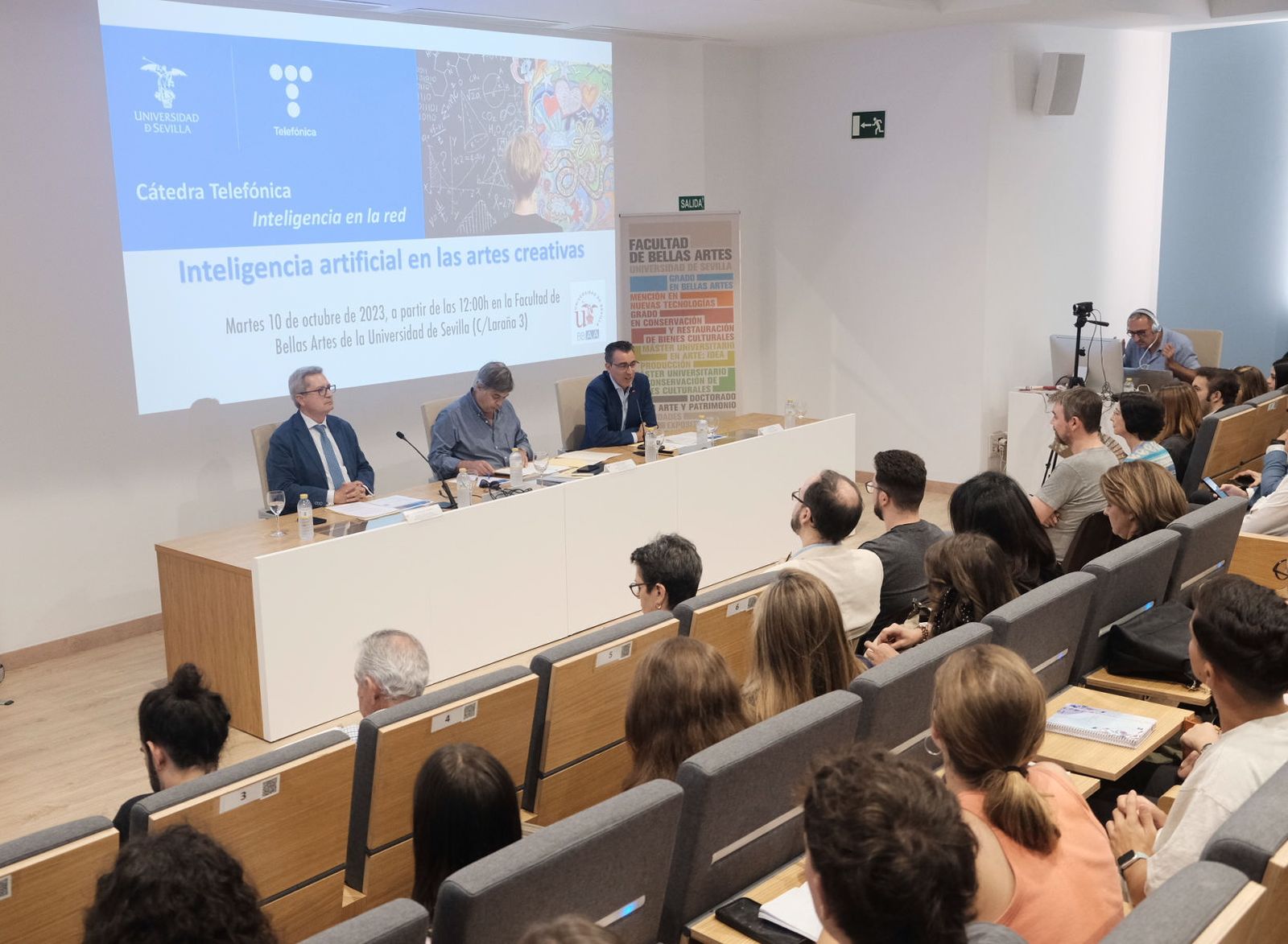 Un momento de la celebración de la Jornada Ágora Telefónica en la Facultad de Bellas Artes de la US.