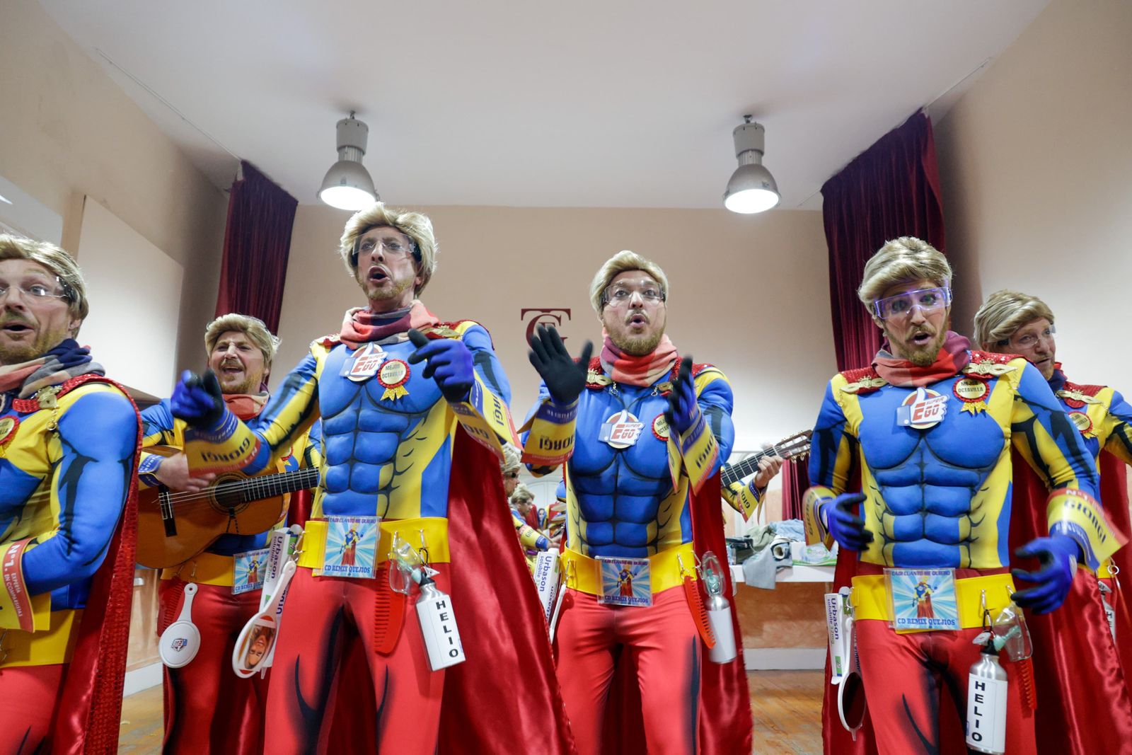 Chirigota 'Los súper-ego' en camerinos