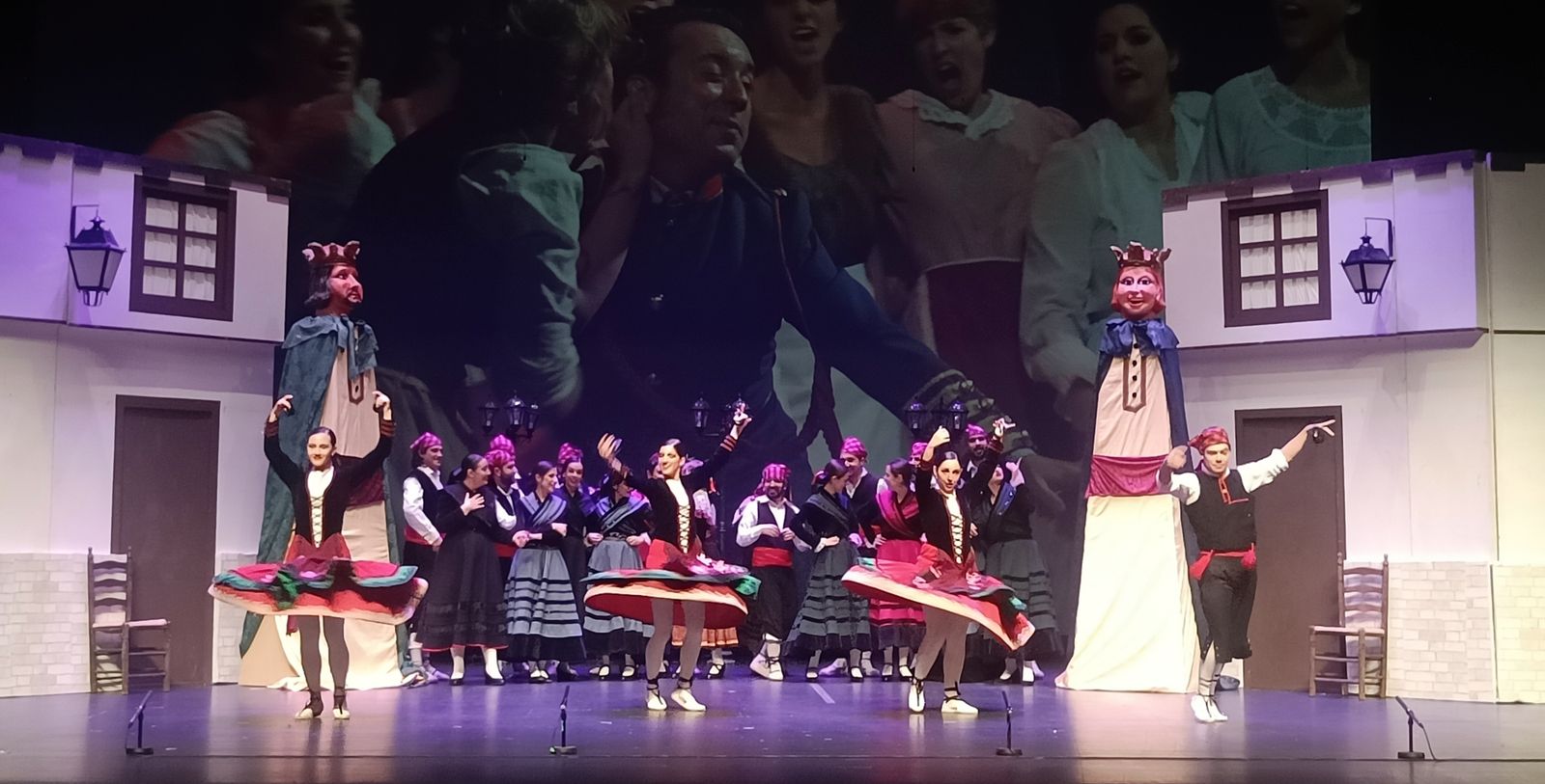La jota de 'Gigantes y Cabezudos' como fin de fiesta.