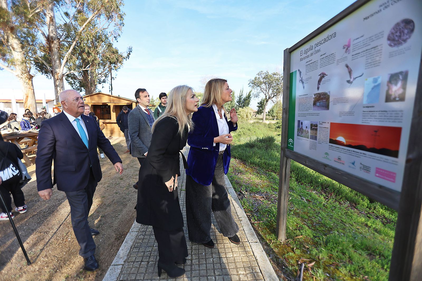 Imágenes de la visita al programa de divulgación ambiental 'Mi Marisma, Mi Escuela', de la Fundación Atlantic Copper.en Marismas del Odiel