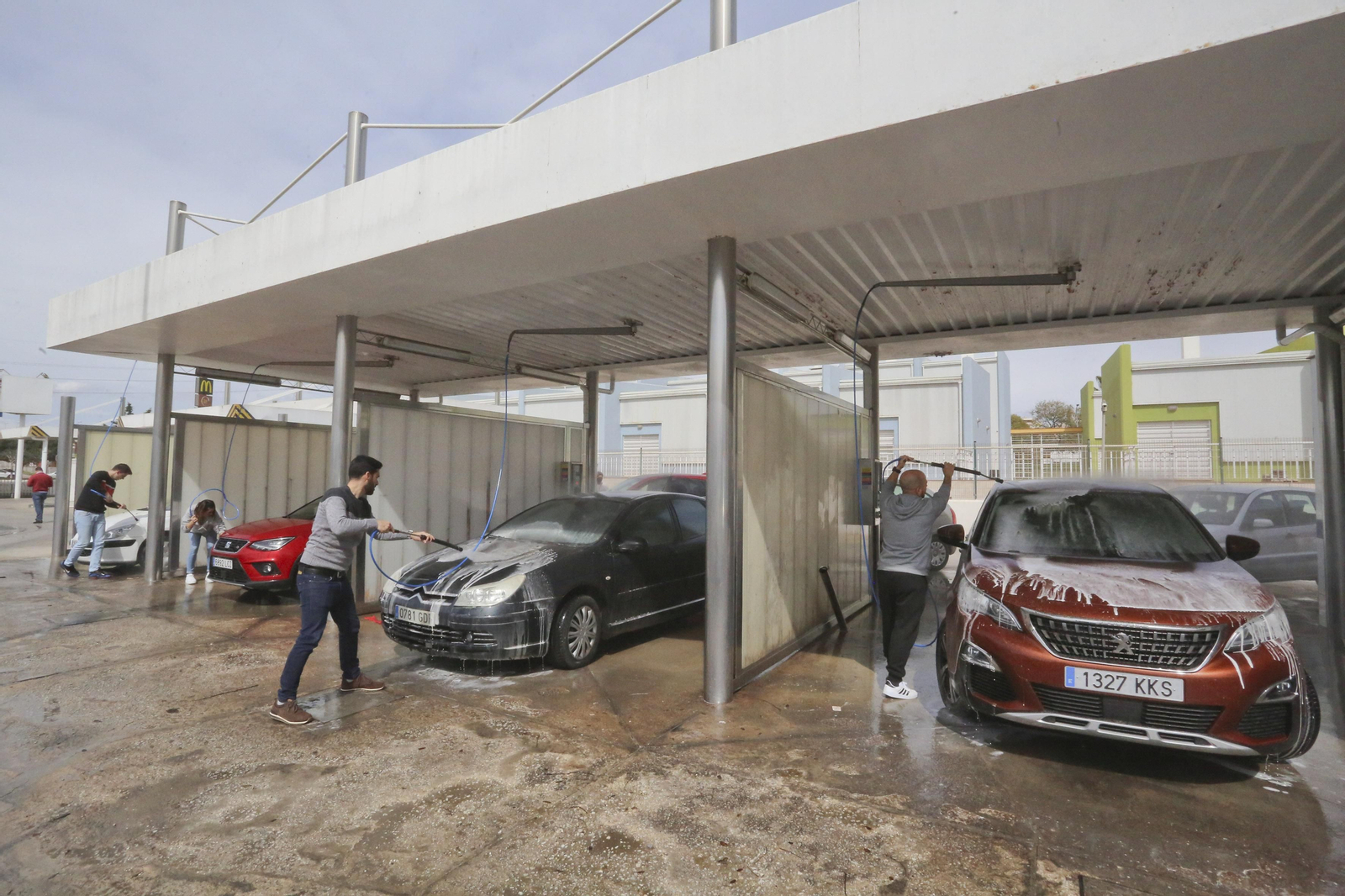Actividad en un lavadero de coches.