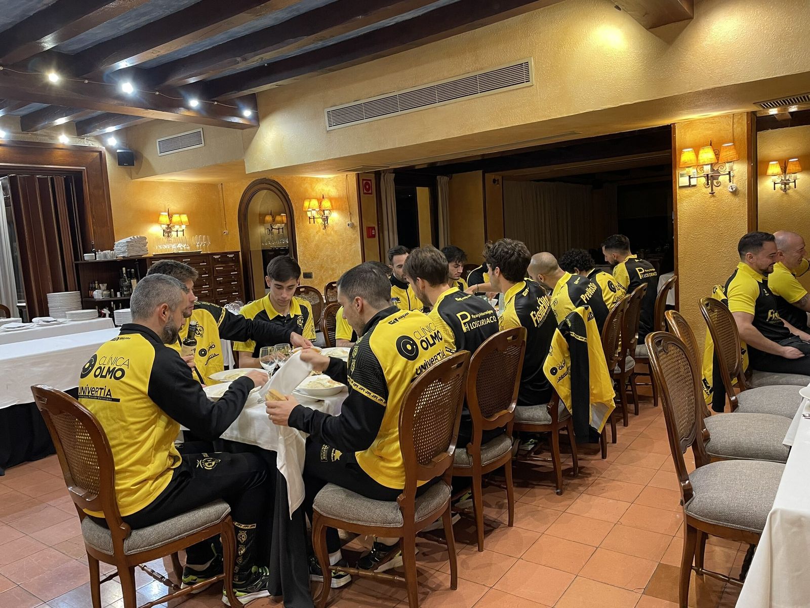 Los jugadores del Jaén Paraíso Interior FS concentrados antes de su partido contra el Barça