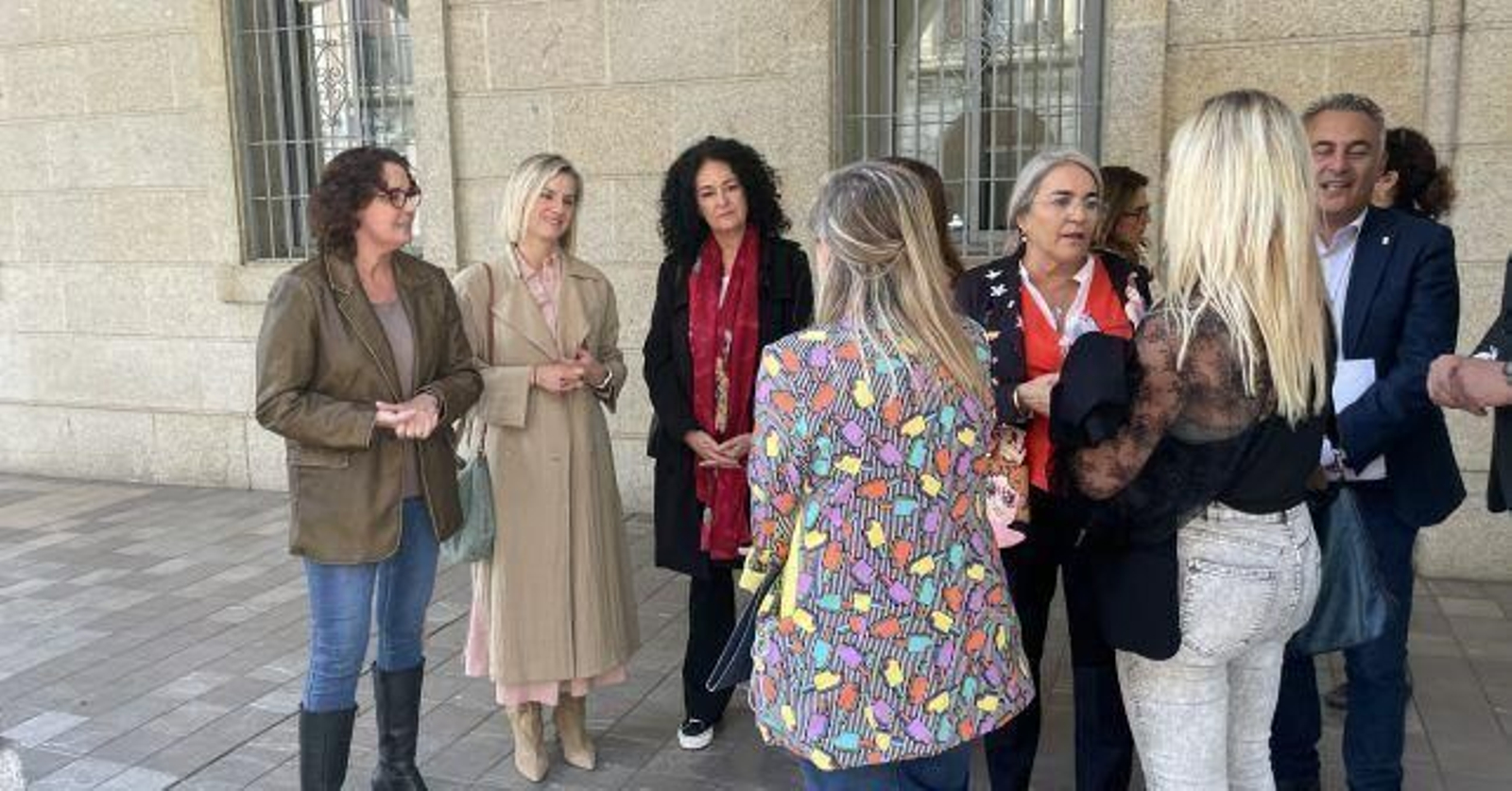 Susana Rivas (PSOE) conversa con diferentes colectivos