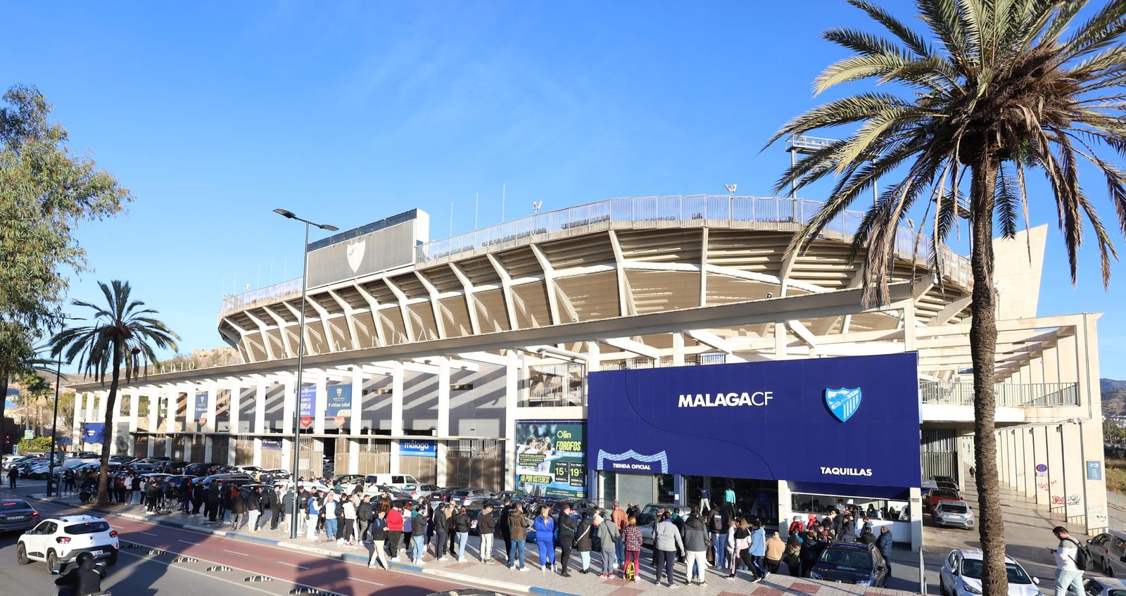 Las fotos de las colas para el Recreativo Granada-Málaga