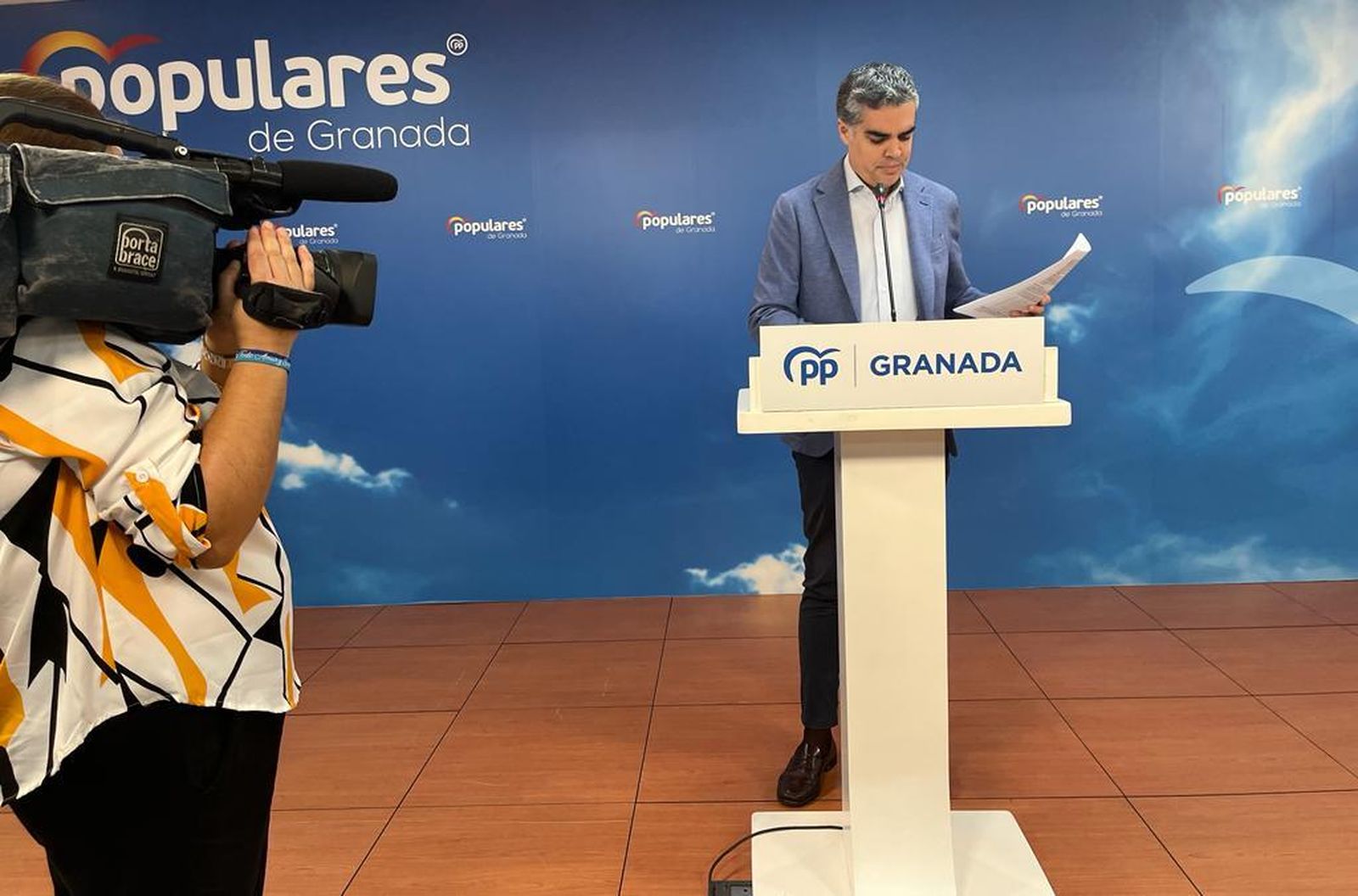 Vicente Azpitarte, esta mañana en Granada hablando sobre la amnistía.