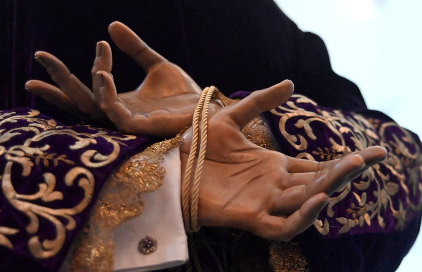 El besamanos del Cristo del Perdón de Córdoba, en imágenes