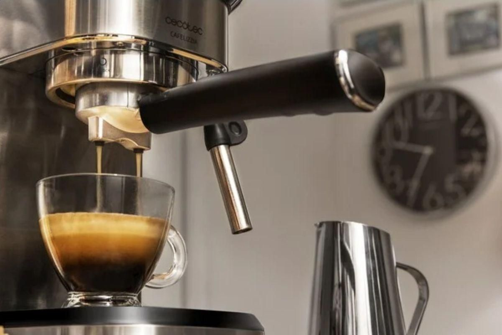 PcComponentes rebaja la cafetera express perfecta para disfrutar de un café de calidad en casa: ¡consíguela por menos de 85€!