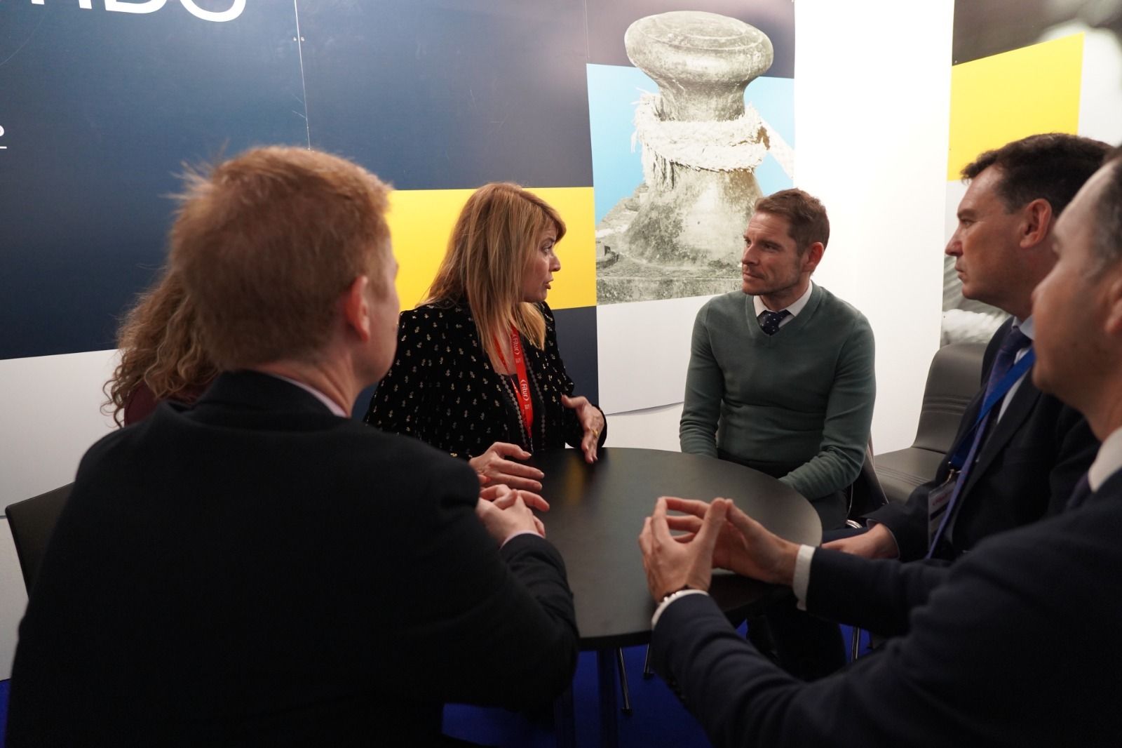 Reunión de la alcaldesa de Huelva con inversores hoteleros en Fitur 2024