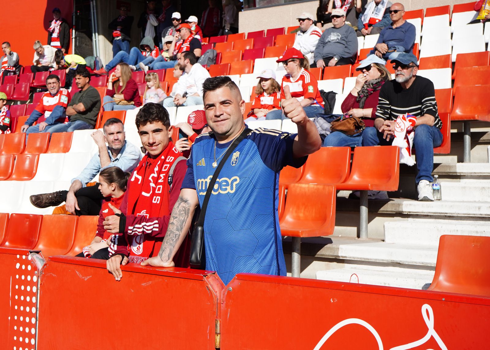 Encuéntrate en la grada de Los Cármenes en el Granada - Las Palmas