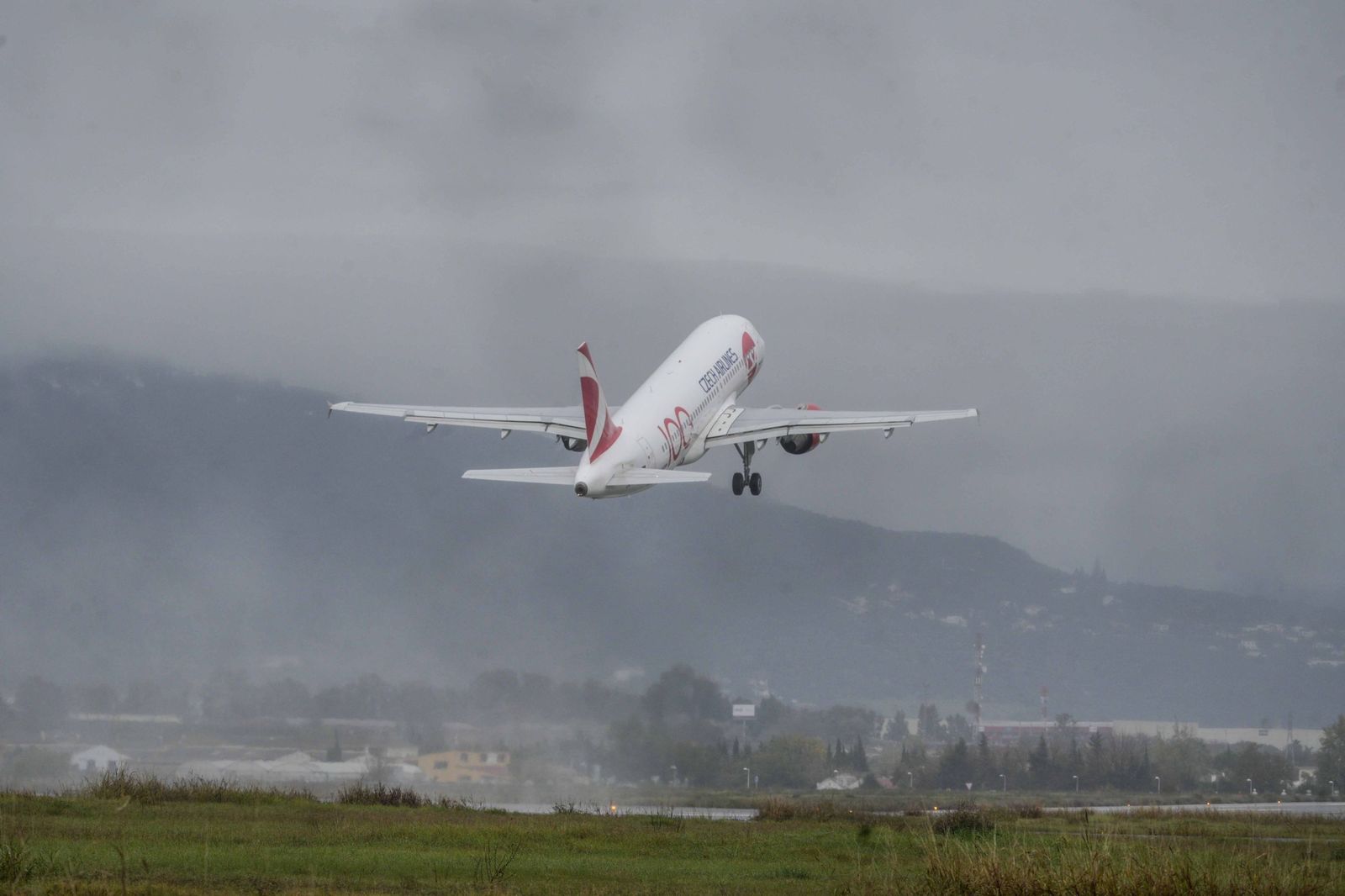 El vuelo chárter de Czech Airlines, que unió Córdoba con Praga en diciembre, despega del aeropuerto.