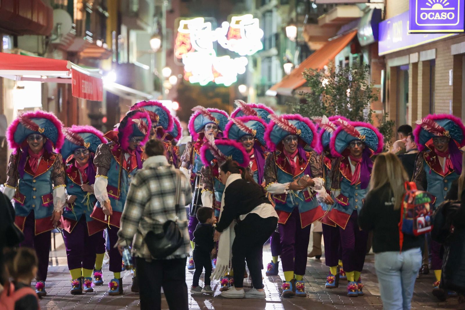 Las calles onubenses se tiñen de Carnaval en la cuarta jornada de Concurso.