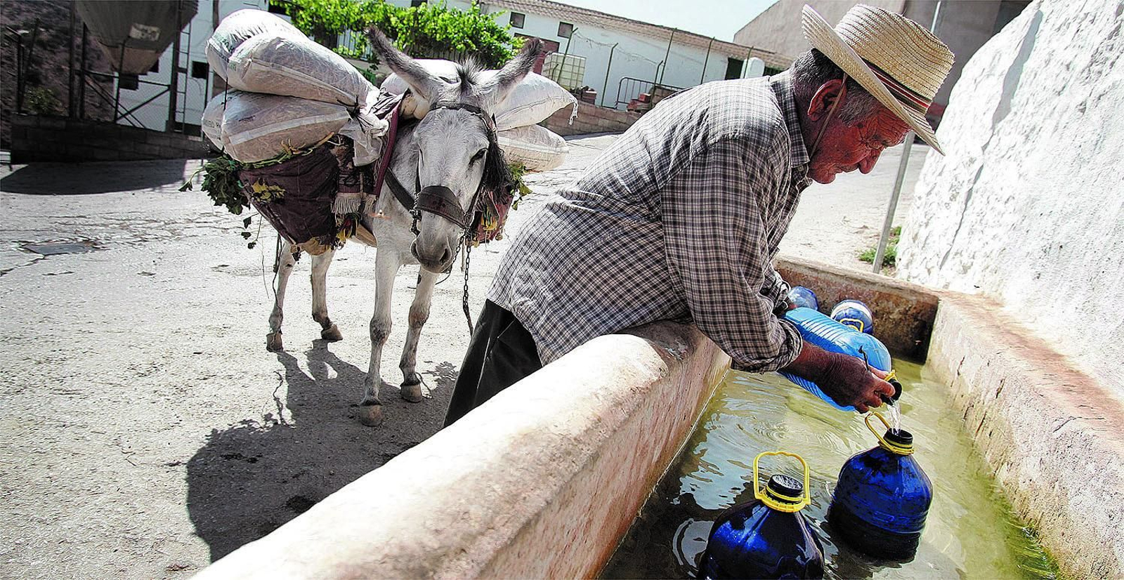 Pues a ver si queda agua para todos en la provincia.