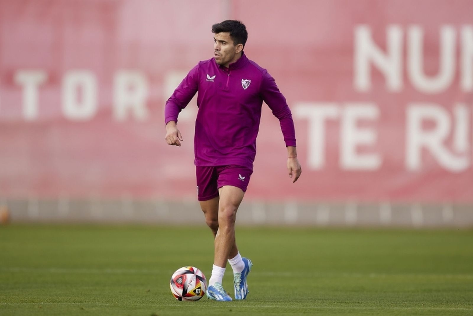 Acuña se reincorpora con el grupo y acorta sus plazos