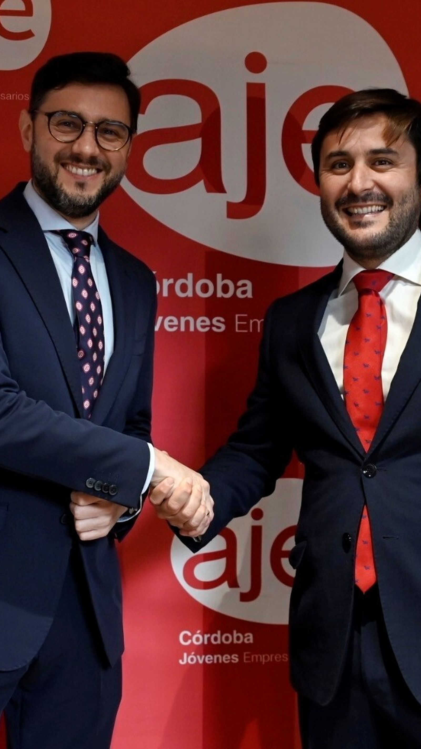 Víctor Macías, nuevo presidente de AJE, recibe el testigo de Félix Almagro.
