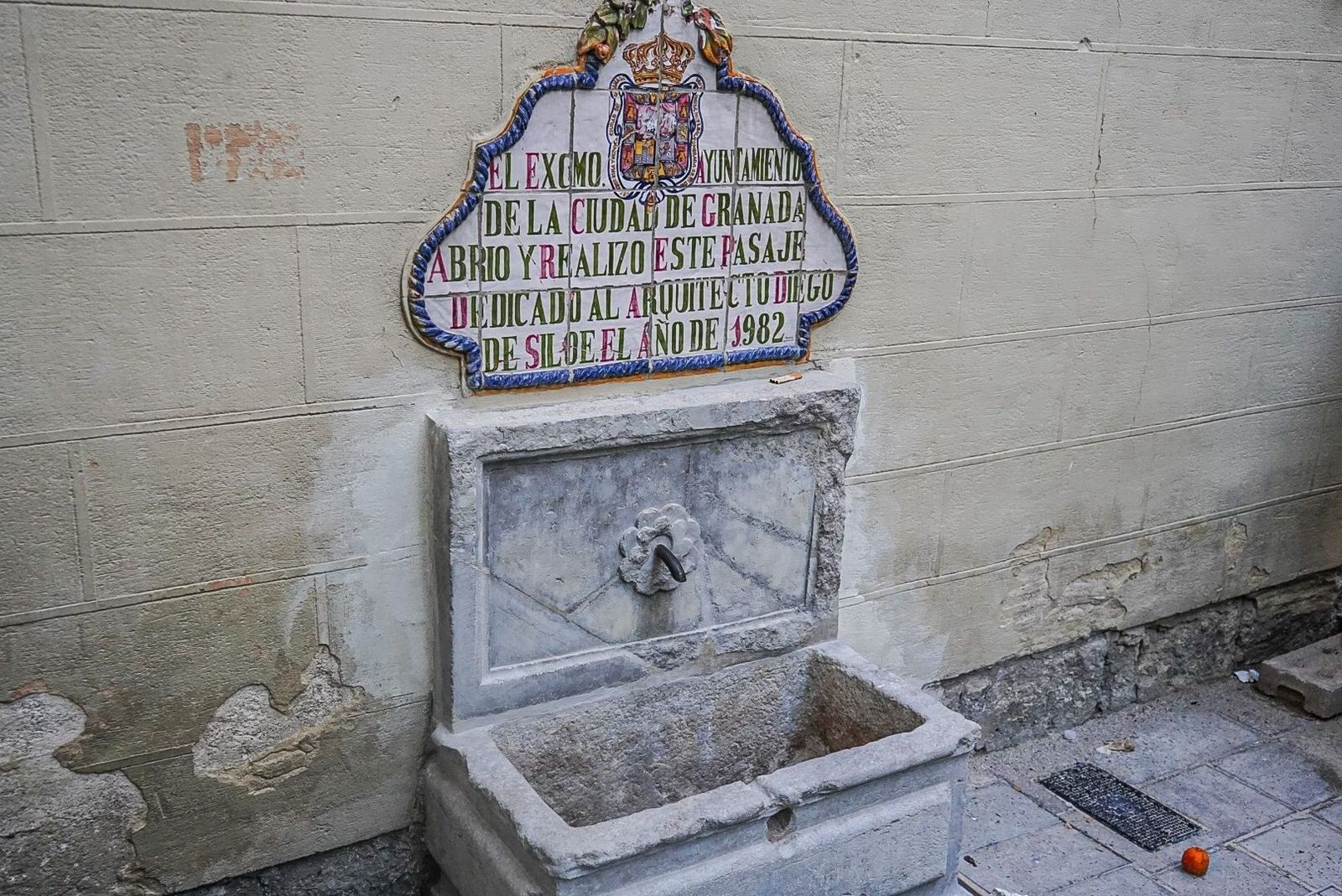 El pilar del Pasaje Diego de Siloé
