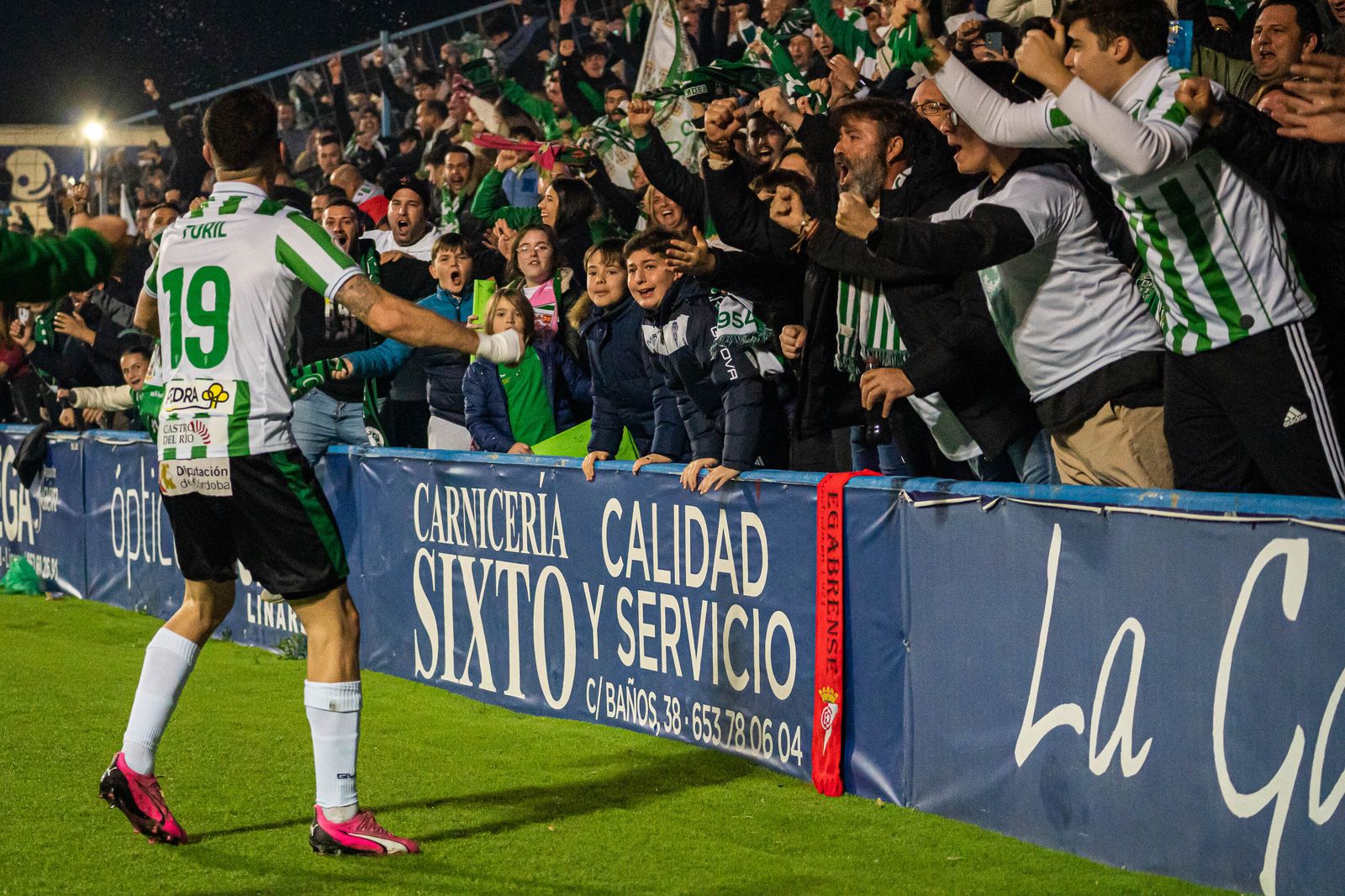 Las mejores fotos de la afición del Córdoba CF en Linarejos