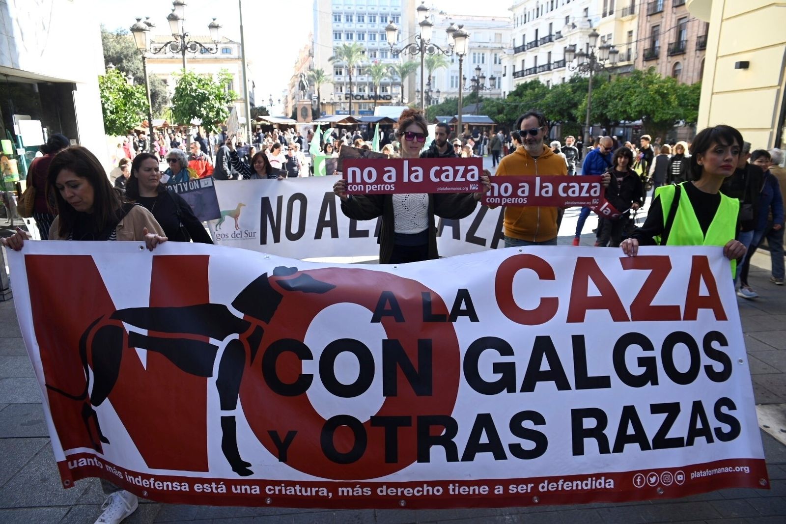 La manifestación para acabar con la caza con perros en Córdoba, en imágenes