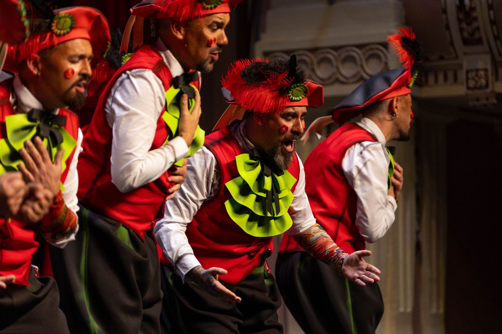 Imágenes de la actuación de la murga de Huelva "Los Lope de Pega" en el Carnaval Colombino