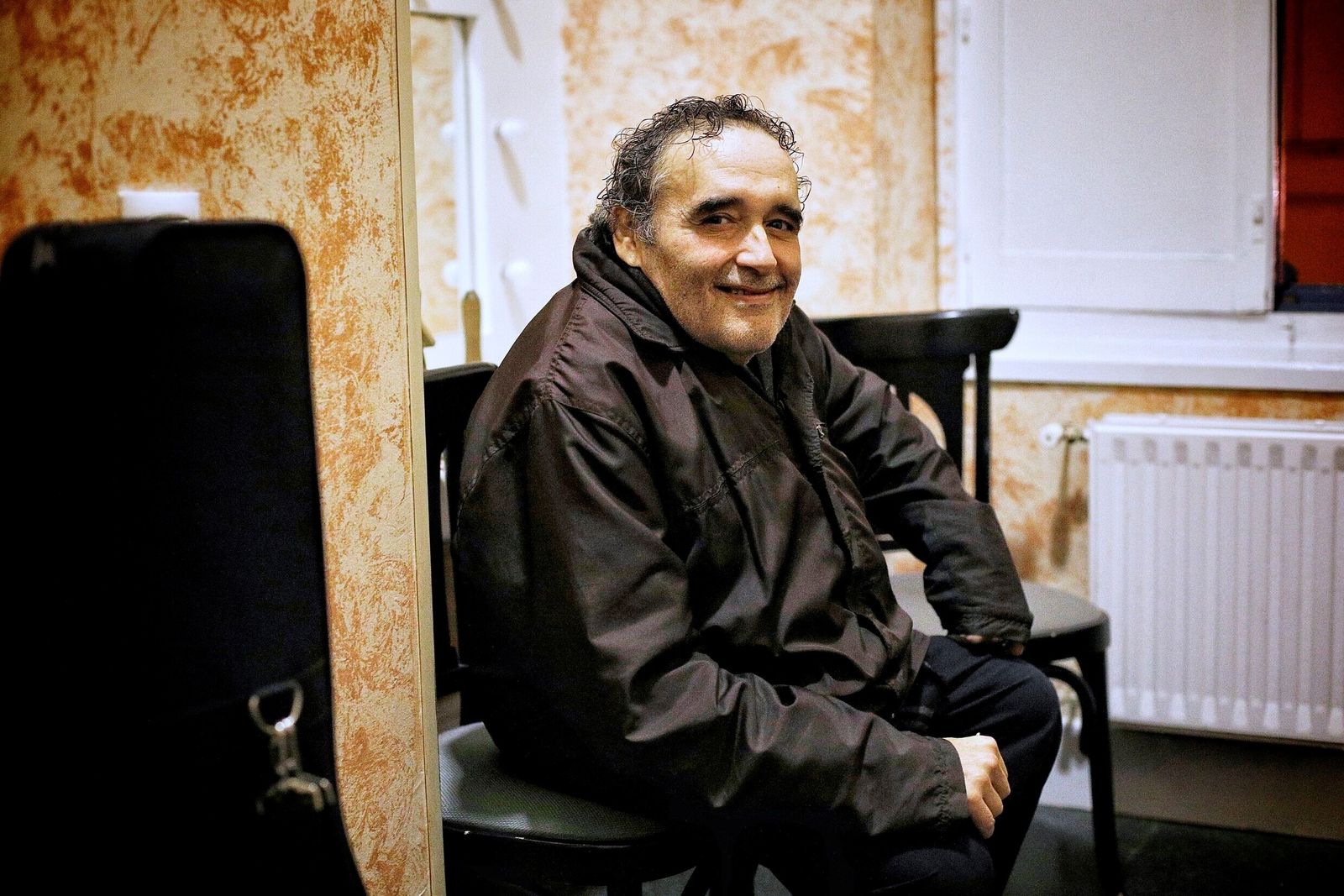 Comparsa 'Los poquito a poco' en camerinos