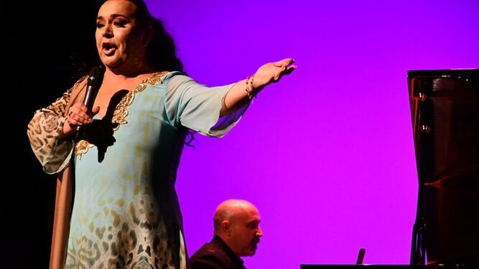 Falete en un concierto de 2021 en Los Barrios