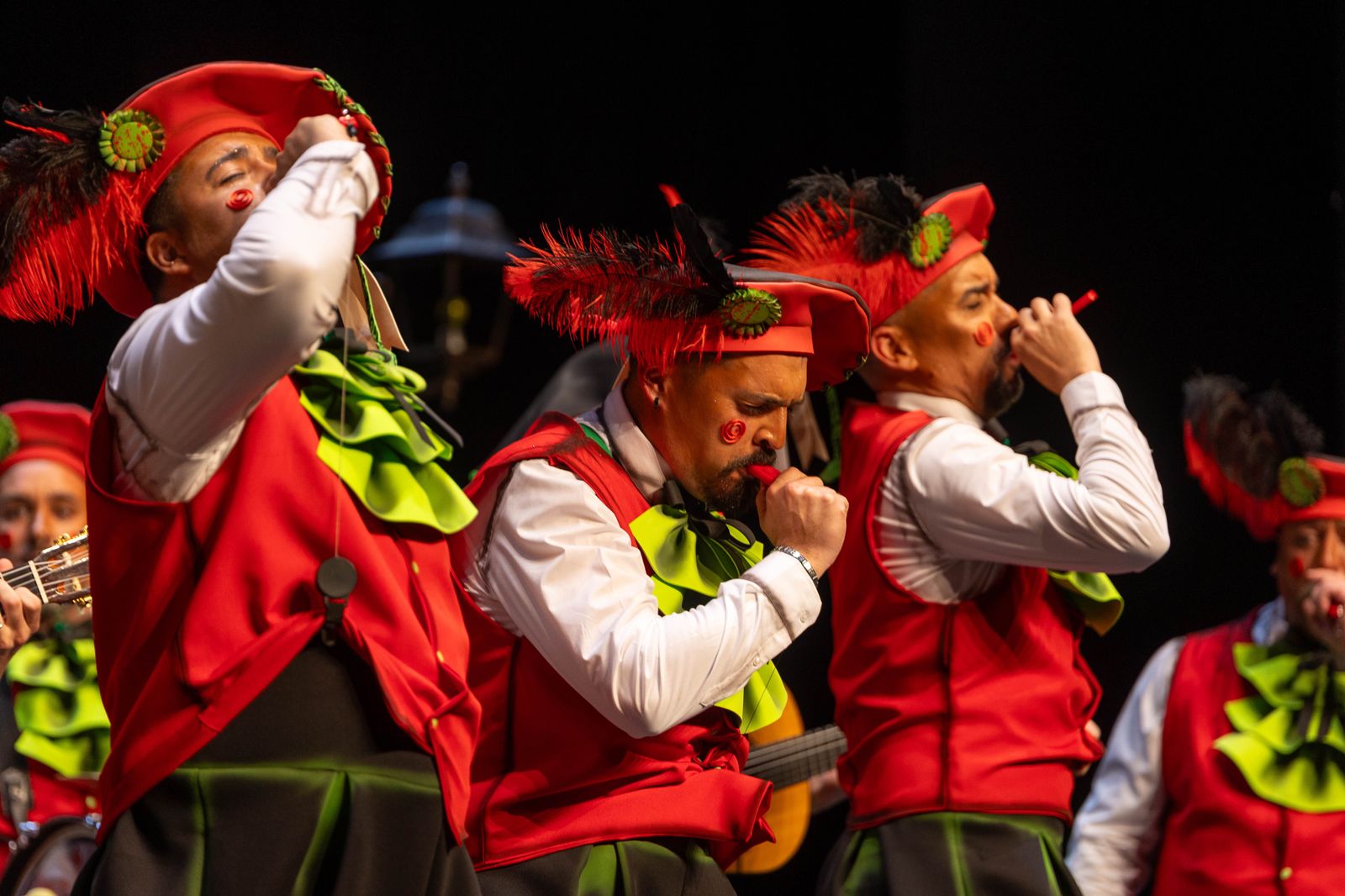 Imágenes de la actuación de la murga de Huelva "Los Lope de Pega" en el Carnaval Colombino