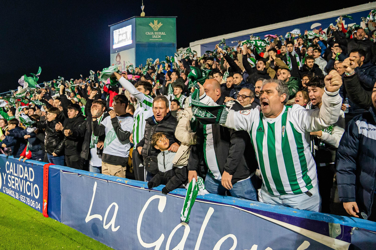 Las mejores fotos de la afición del Córdoba CF en Linarejos