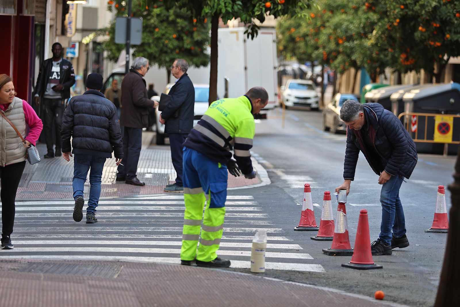 Imágenes de los trabajos realizados en la segunda fase de cambio de sentido de calles de HUelva
