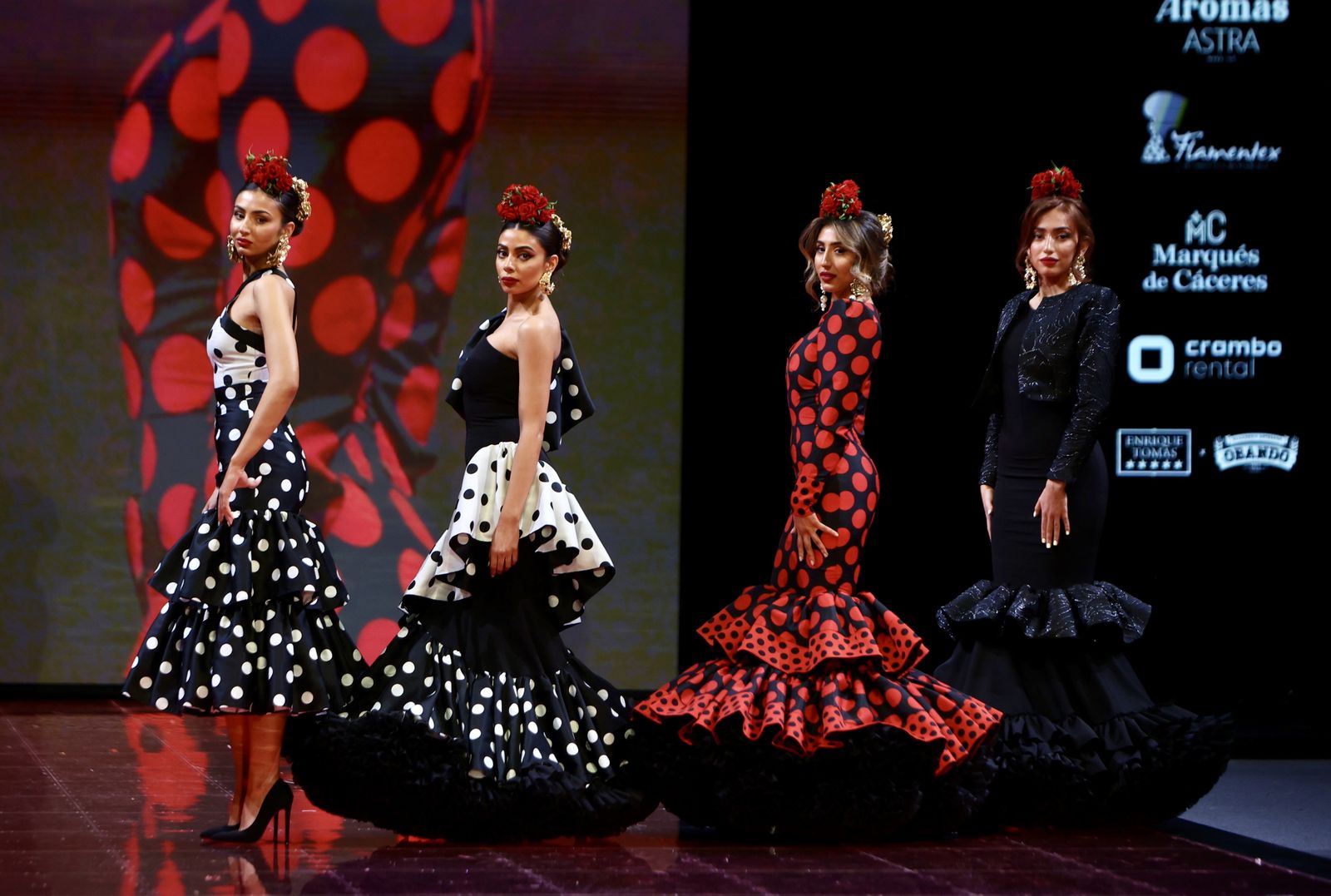 Desfile de Rosa Pedroche en SIMOF, todas las fotos