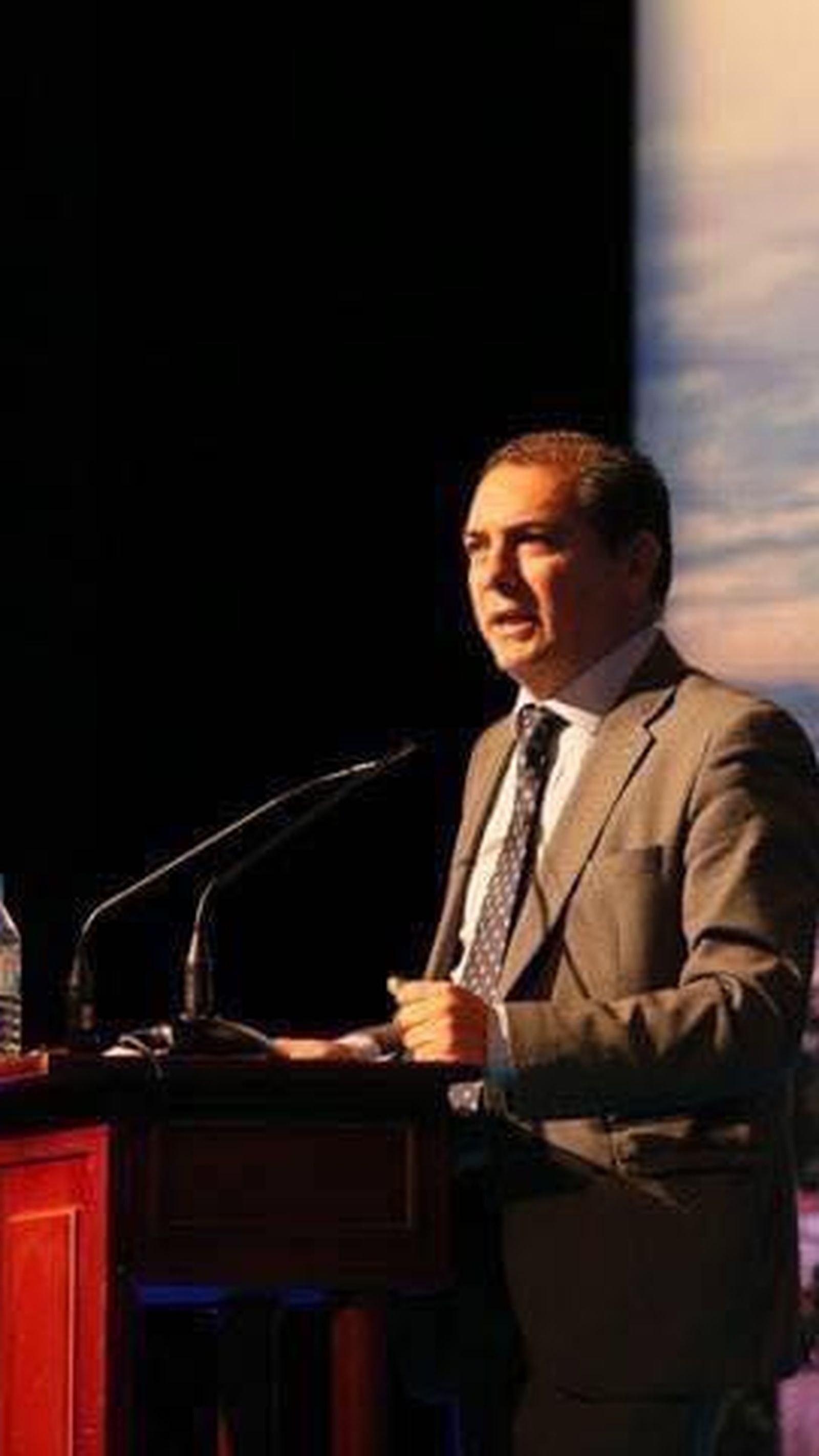 Tomás Vera durante una ponencia.