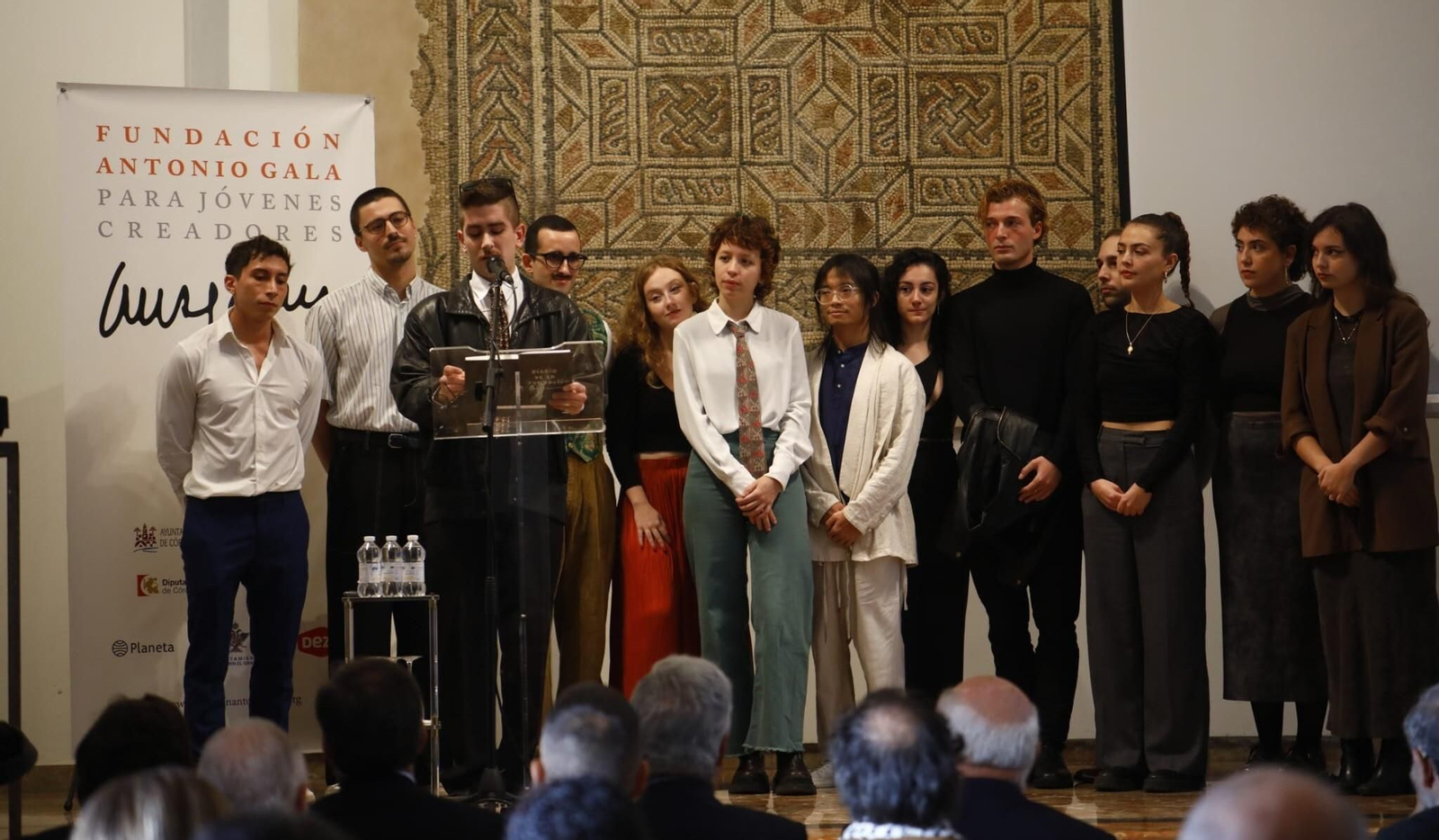 Los nuevos residentes de la Fundación Gala, en el acto inaugural.