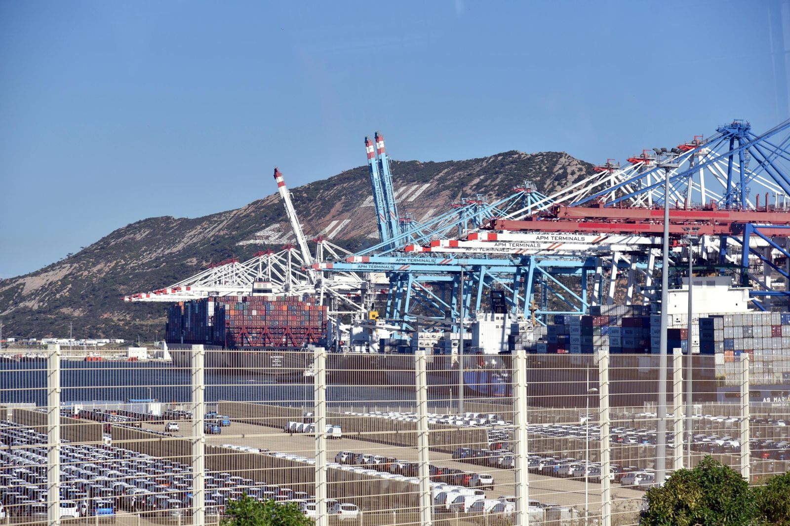 Varias grúas operan en Tánger-Med, en imagen de archivo.