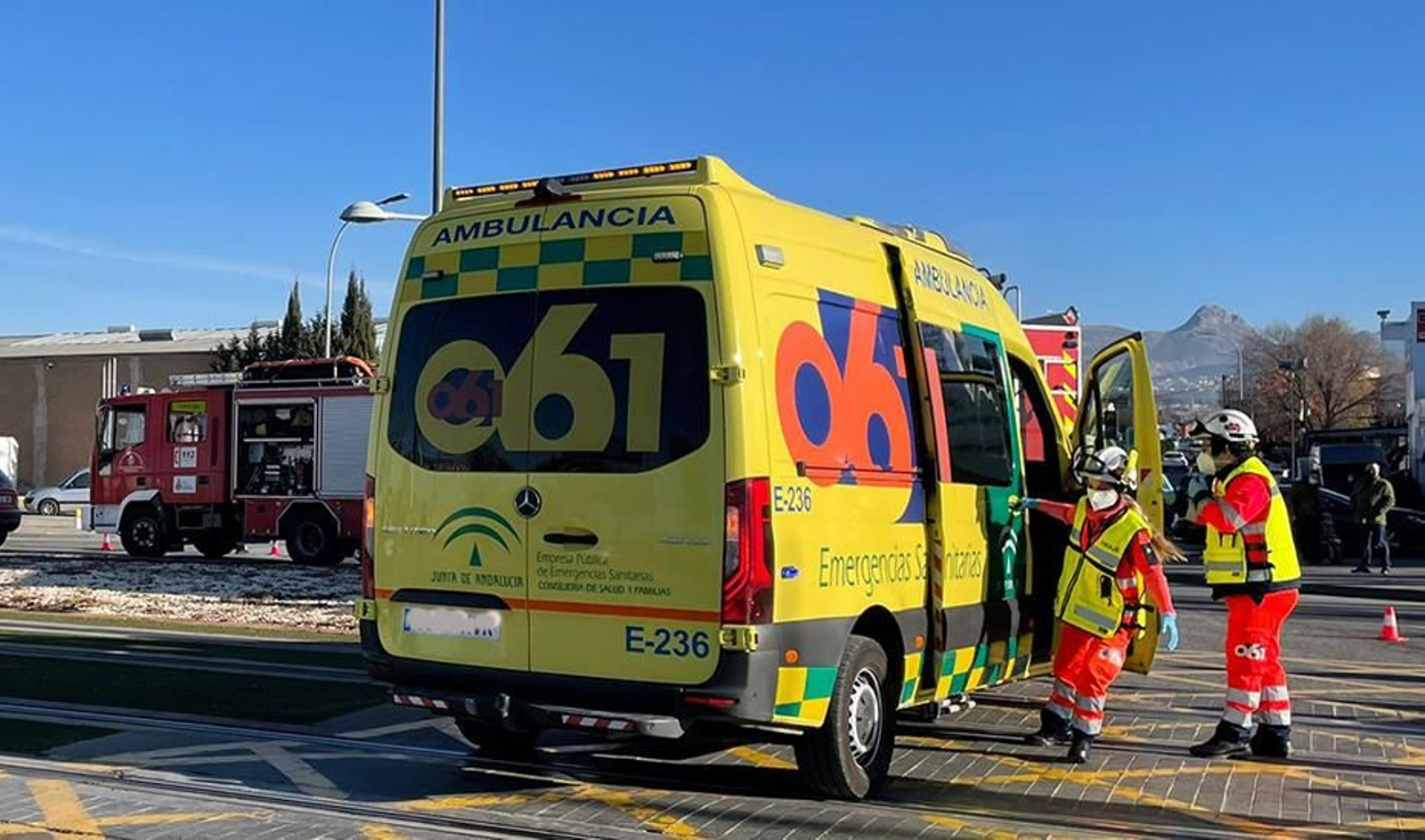 Una ambulancia del 061 durante otra intervención