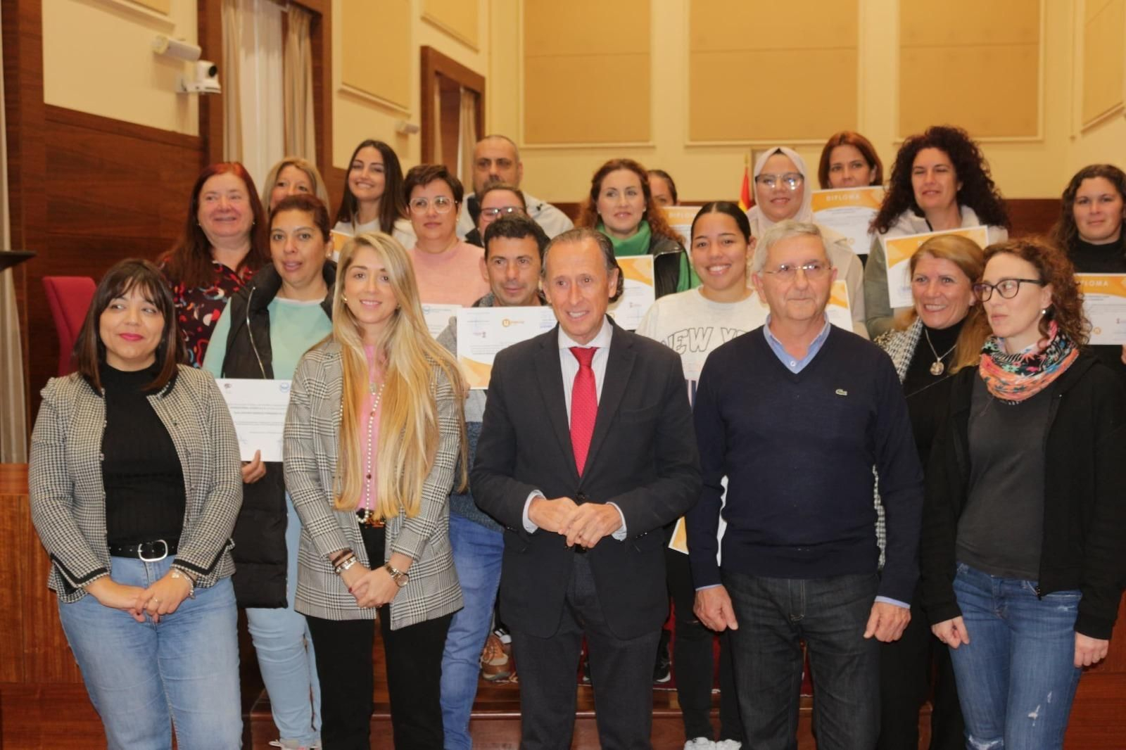 La entrega de diplomas tuvo lugar en el Salón de Plenos del Ayuntamiento.