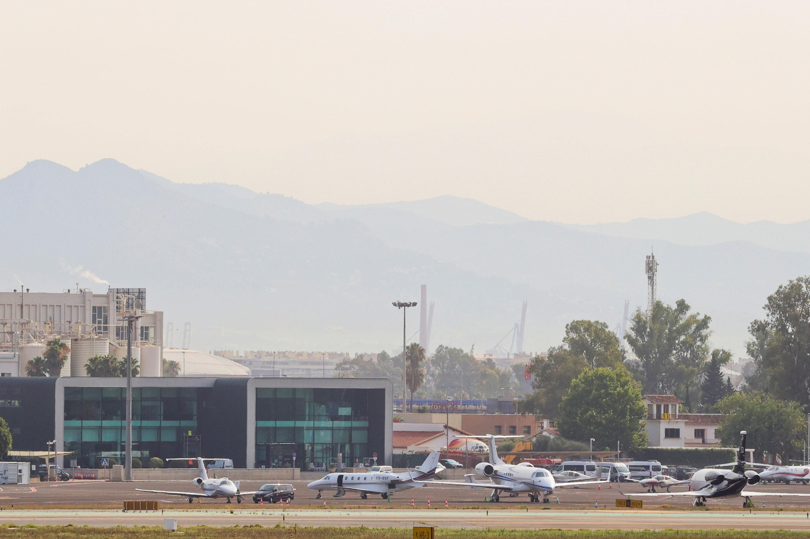 Varios aviones en el Aeropuerto  de Málaga, en una imagen de archivo