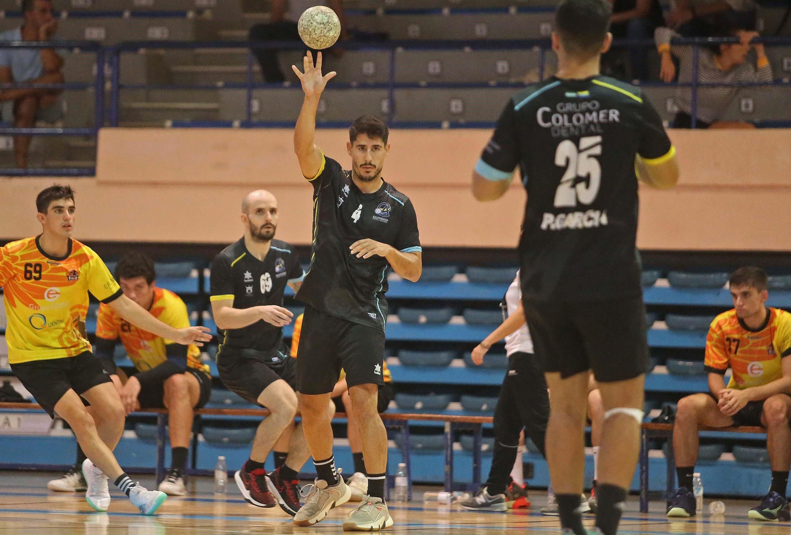 Adrián Santamaría, que regresa tras lesión