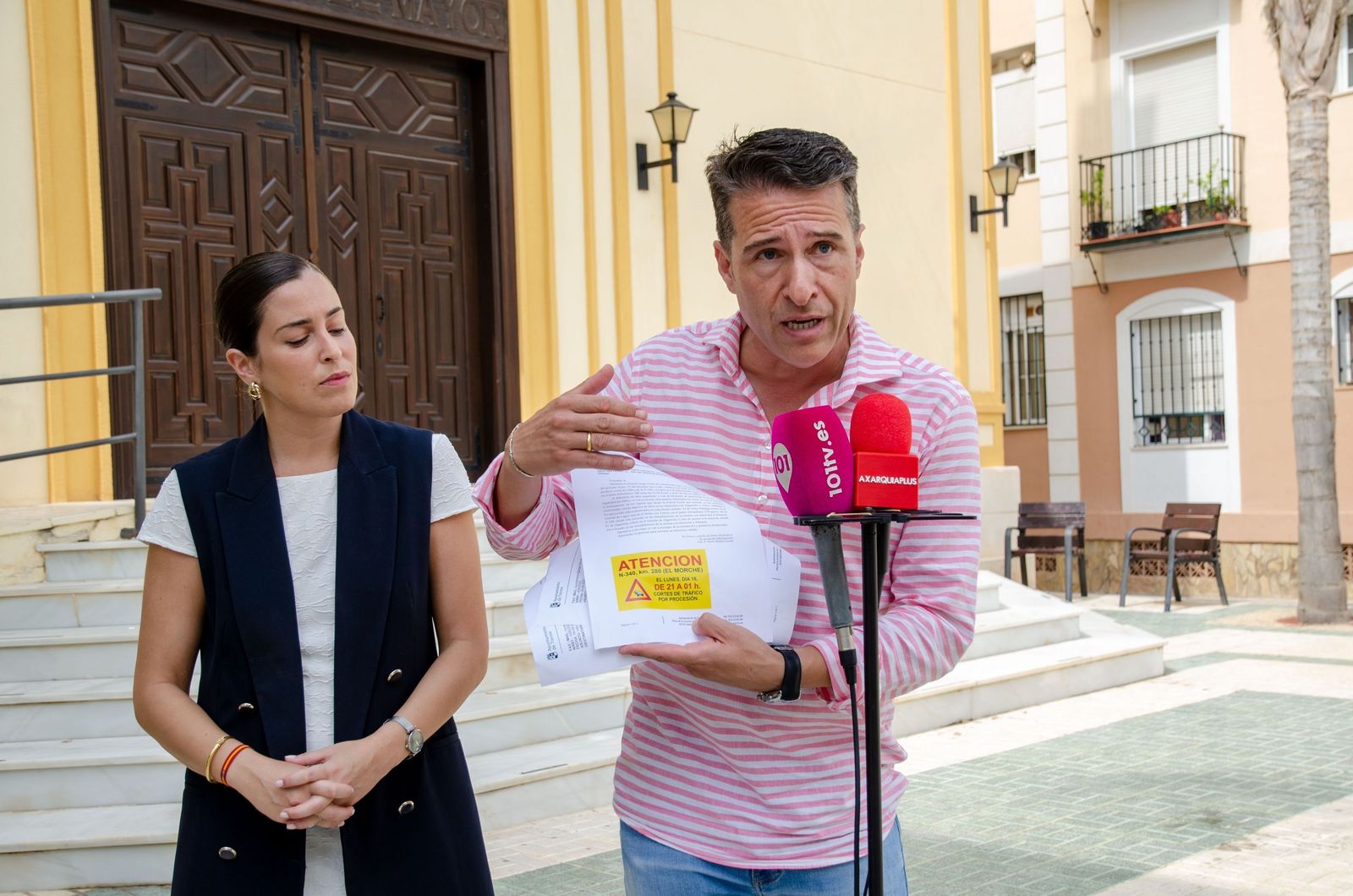 El alcalde de Torrox, Oscar Medina, en una imagen junto a María de los Ángeles Ruiz