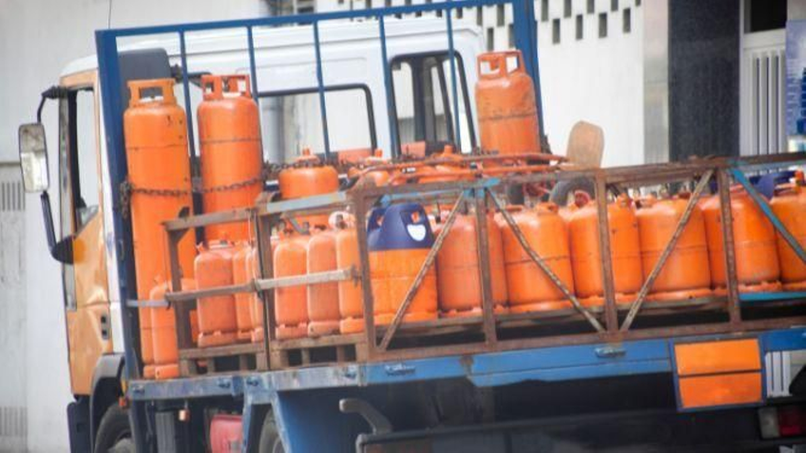 Camión de bombonas de butano
