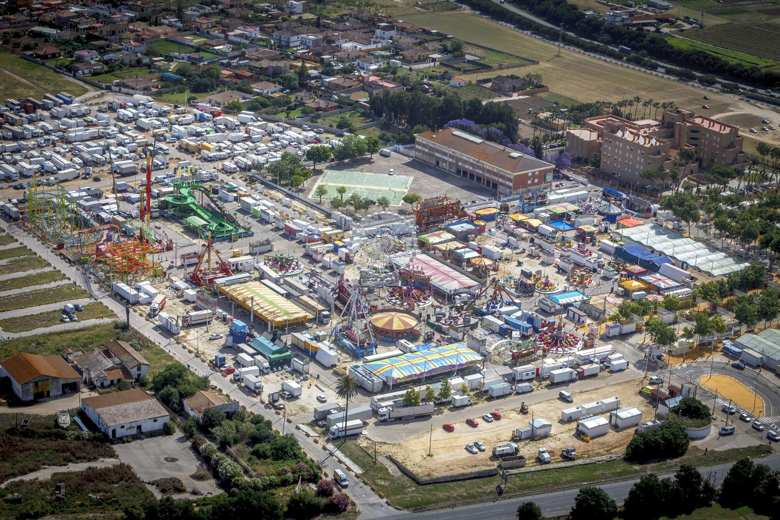Una imagen aérea de la Feria de Primavera de El Puerto donde se pueden ver las bolsas de aparcamientos.