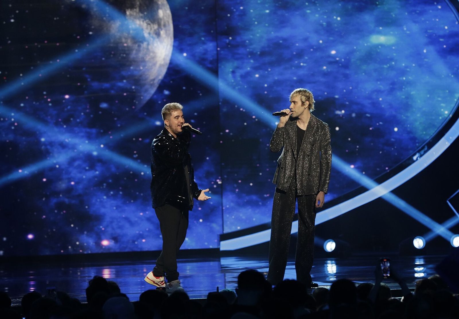 Dos invitados de la noche del Benidorm Fest, Beret y Mr. Rain