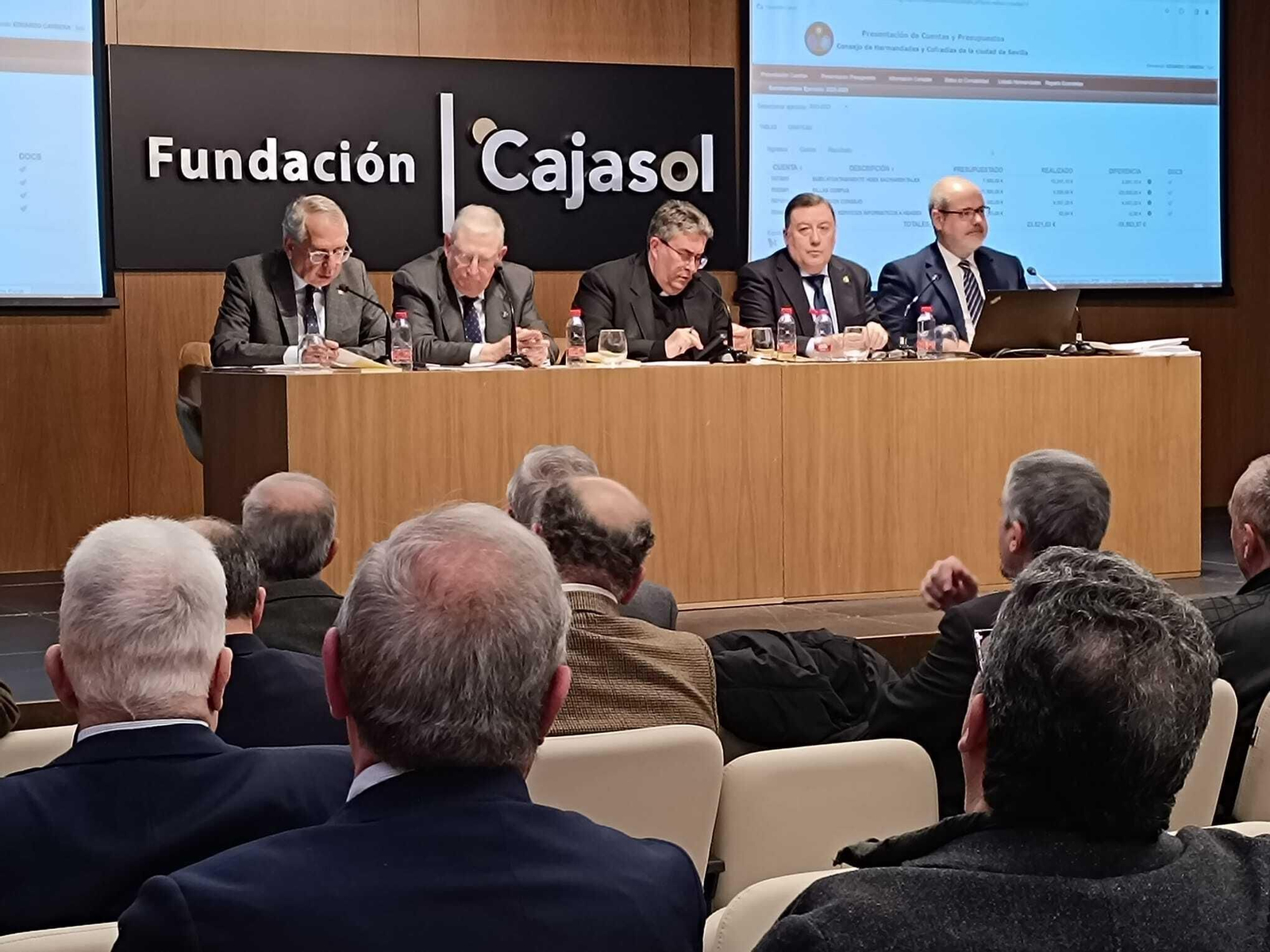 Un momento de la asamblea general de las hermandades celebrada en la Fundación Cajasol.