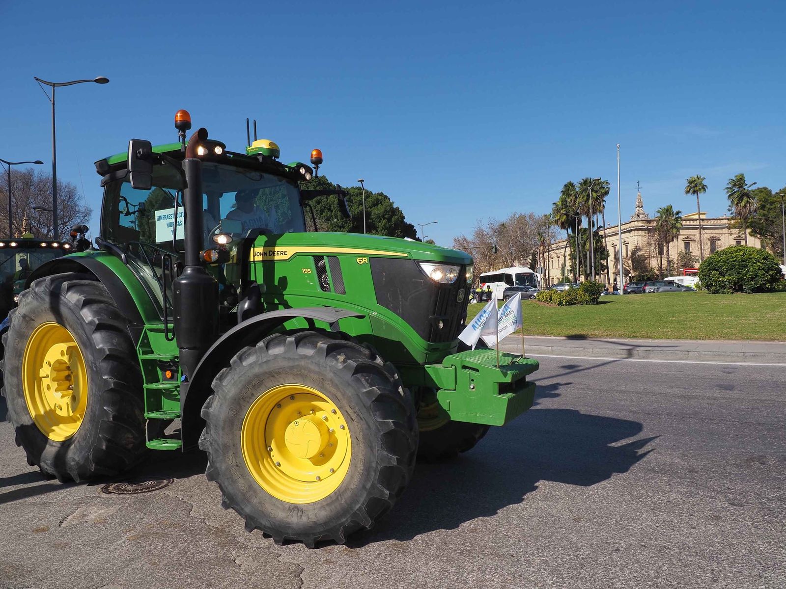 Las mejores imágenes de la manifestación de los agricultores de Huelva en Sevilla