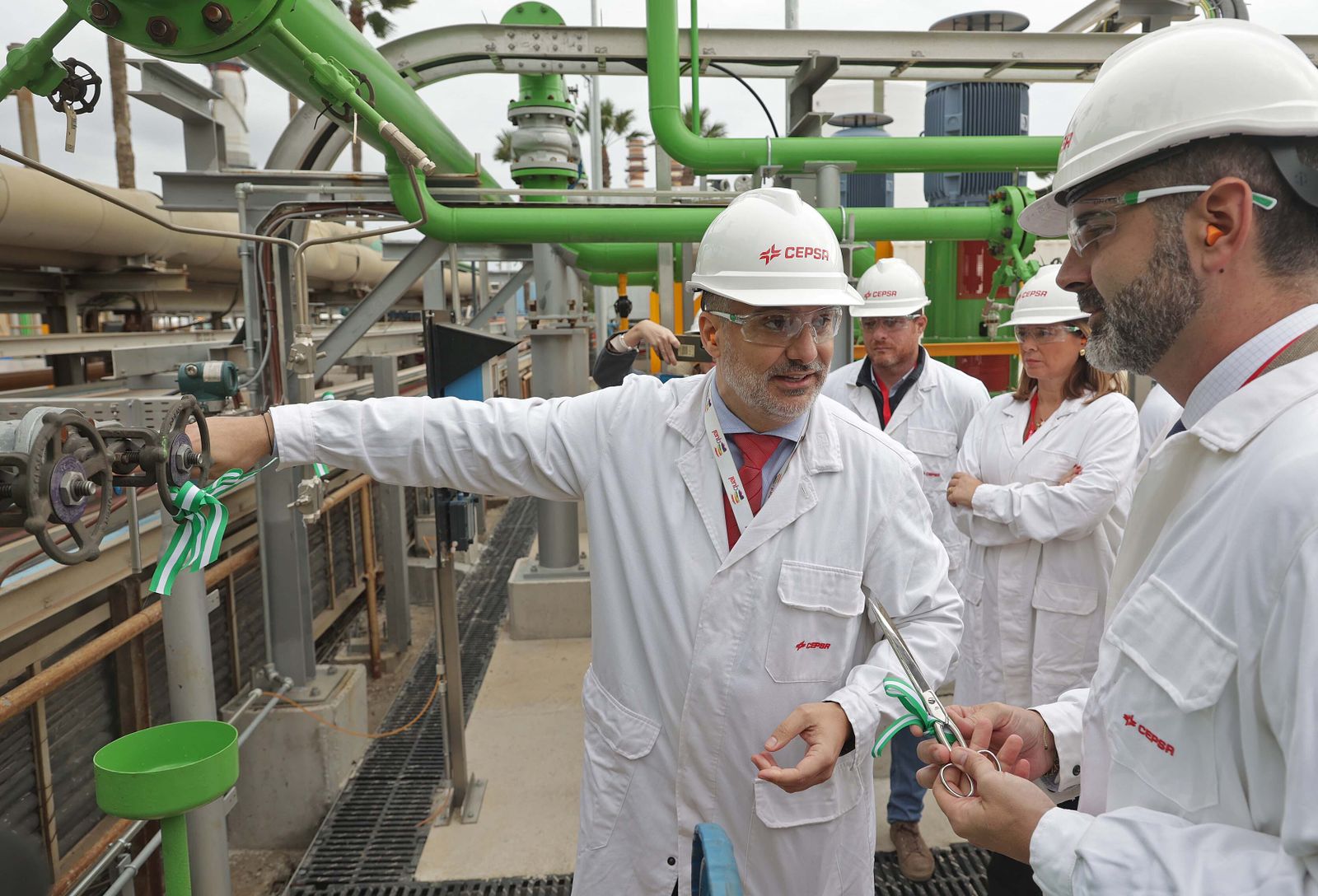 Imágenes de la inauguración de la nueva planta de reutilización de agua de Cepsa