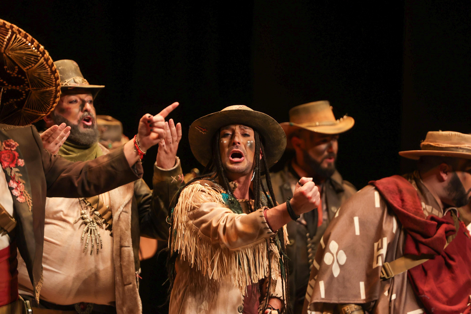 Imágenes de la actuación de la comparsa de Huelva "Los Renegaos" en el Carnaval Colombino