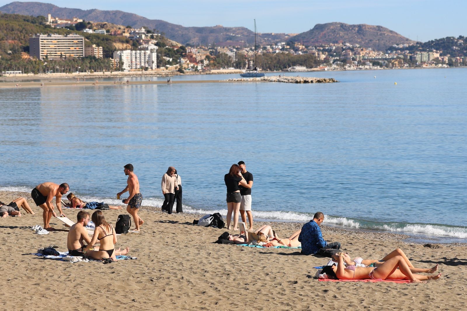 Enero y... día de playa en Málaga: la subida de las temperaturas deja estas imágenes