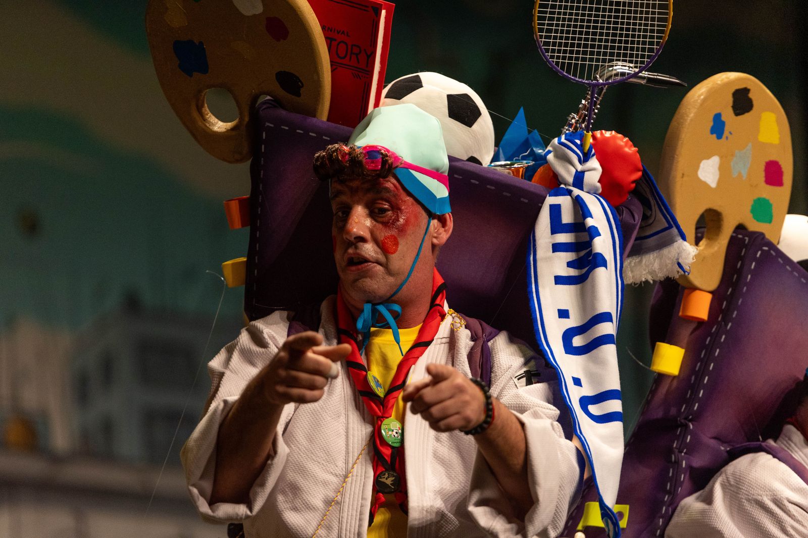 Imágenes de la actuación de la murga de Ayamonte "Ni Messi, ni Picasso, papá harme caso" en el Carnaval Colombino